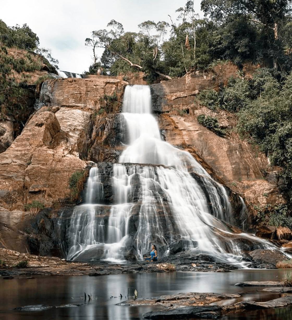 Diyaluma Falls Adventure tour photo 1: Photo stop at the base of the falls
